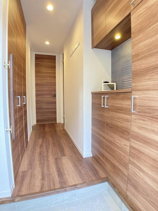 ディーブリーズの玄関