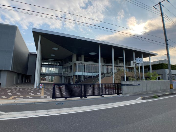 ディーブリーズの周辺