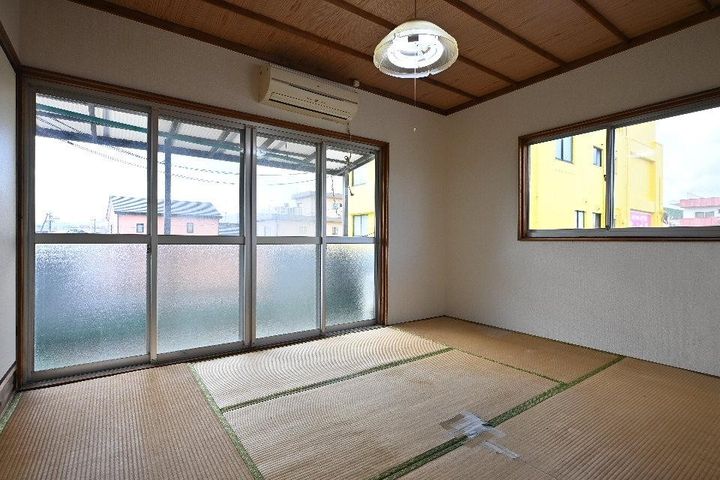 大小路アパートの居間