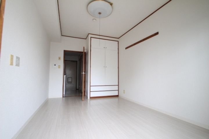 アルヴェール庚午の居間