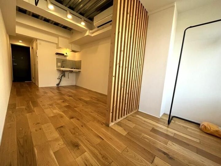 東京都足立区千住中居町の賃貸マンションの居間