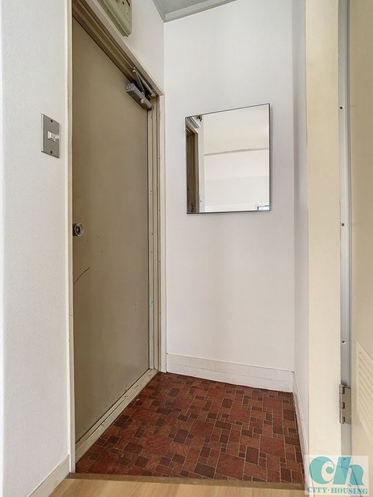 五十嵐ビルの玄関