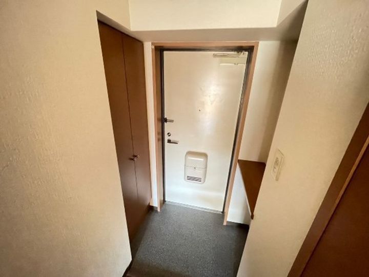 グランヴェルジェ中須Iの玄関