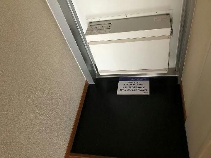 レオパレスビオトープ萩の玄関