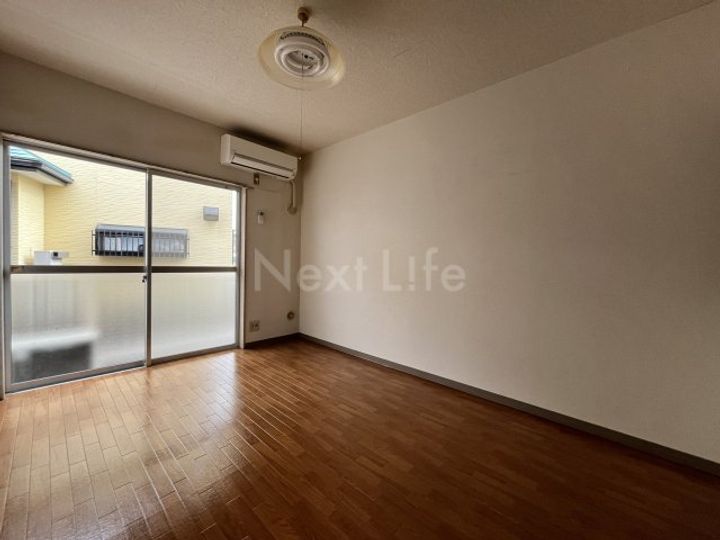 コーポリバーサイドの居間