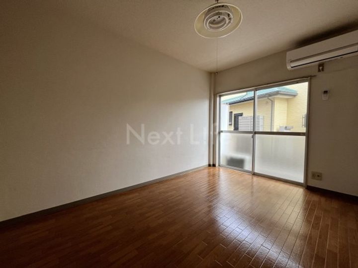 コーポリバーサイドの居間