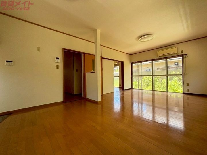 三重県員弁郡東員町笹尾西1(一戸建)の賃貸物件の居間