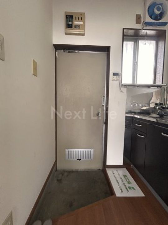 東京都八王子市東浅川町(マンション)の賃貸物件の玄関