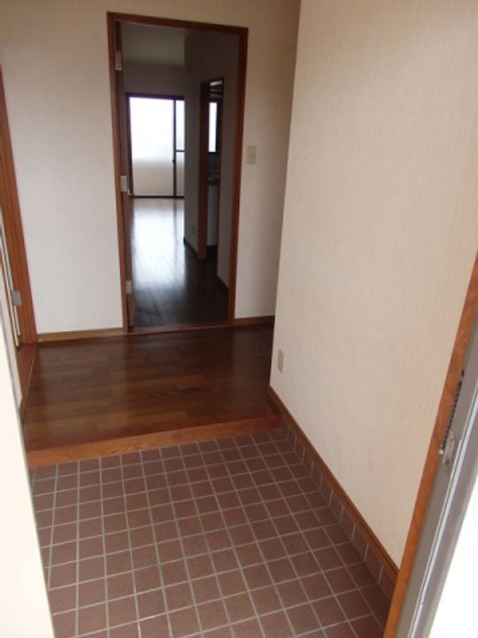 滋賀県高島市鴨(マンション)の賃貸物件の玄関