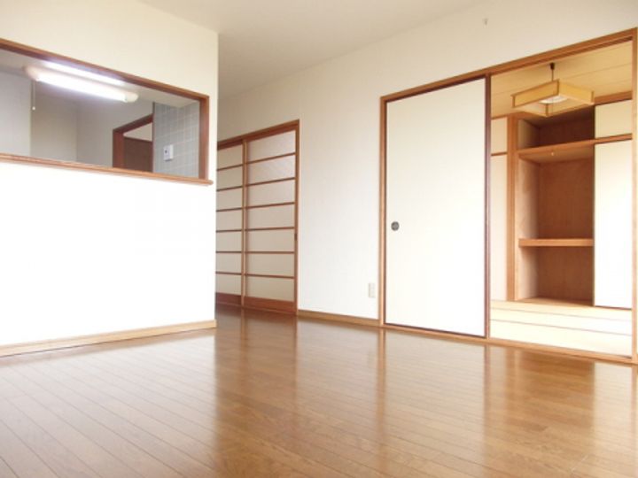 滋賀県高島市鴨(マンション)の賃貸物件の居間