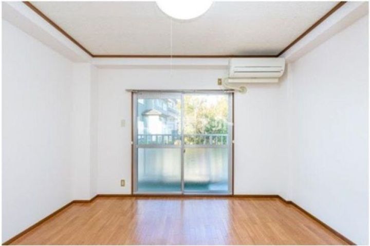 ハイツタナカの居間