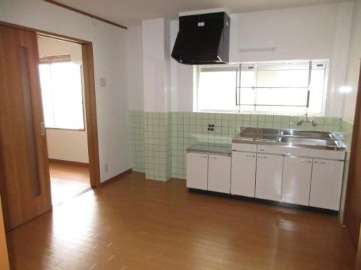 愛媛県宇和島市伊吹町(マンション)の賃貸物件の居間