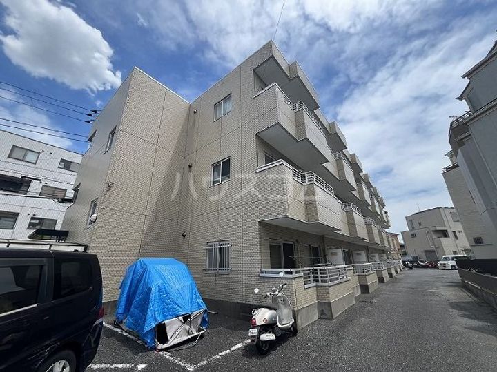 クレセントパレスの外観