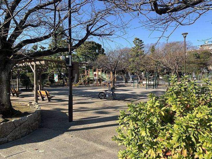 クレセントパレスの周辺