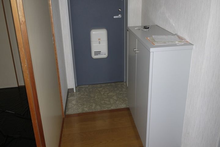 青木ビルIIの玄関