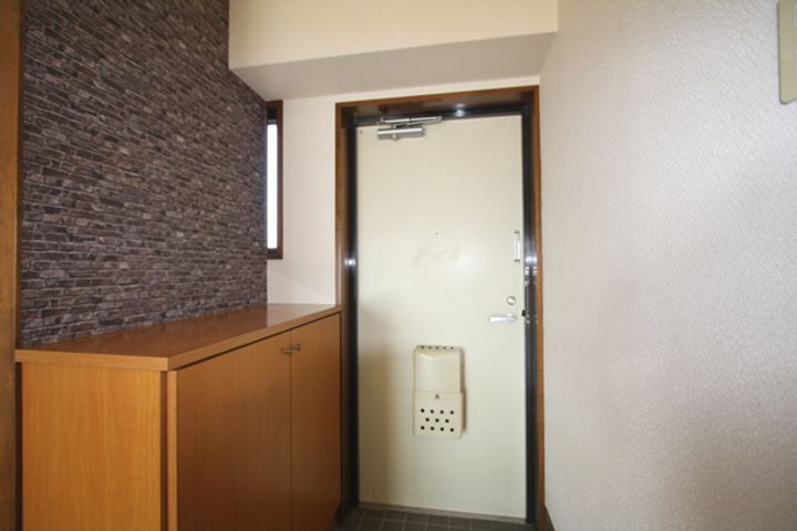 山陽ハイツ三番館の玄関