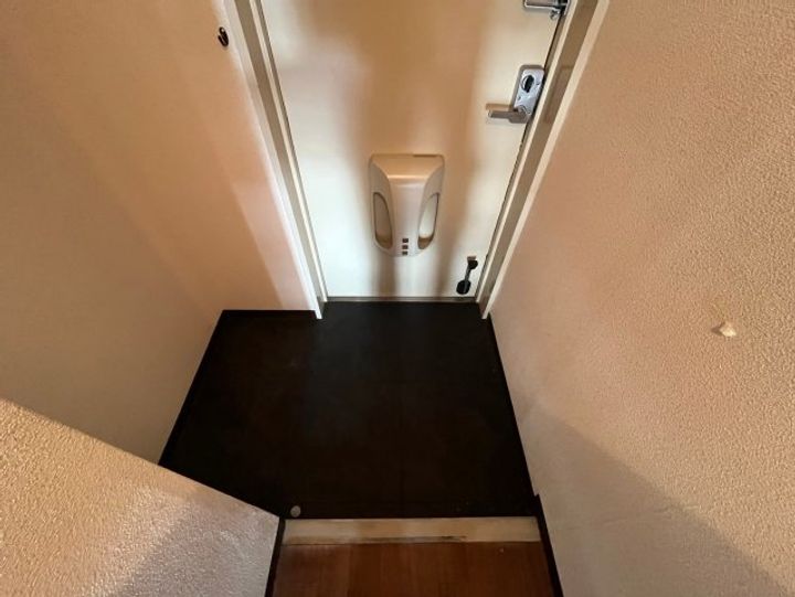 グランドファミリア高井田の玄関