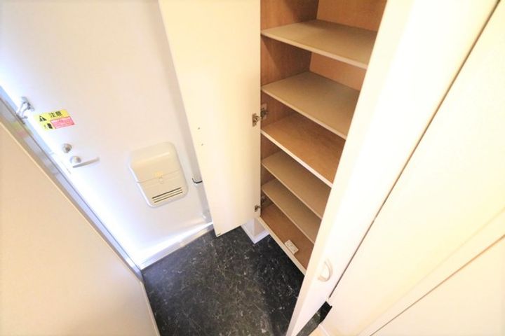 レオネクスト玄琢の玄関