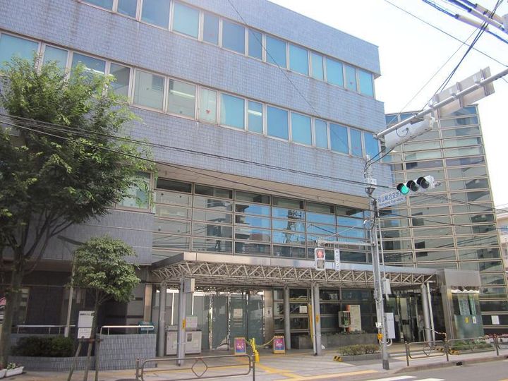 ラ・レジダンス・ド・アドラーブルの周辺