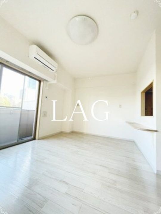 レニエラヴェルトゥの居間