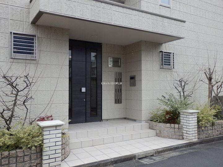 ガーデンズメゾンAの地図