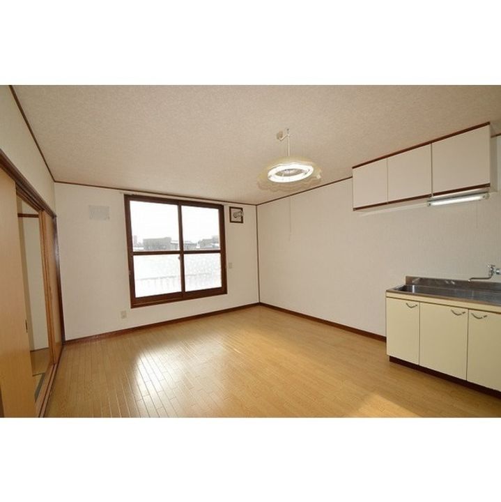 樋田マンションの居間