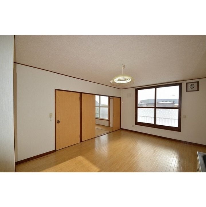 樋田マンションの居間