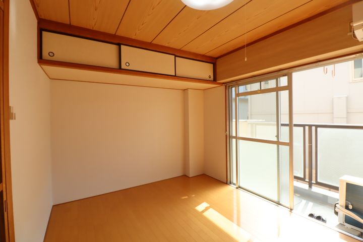 高野ビルの居間