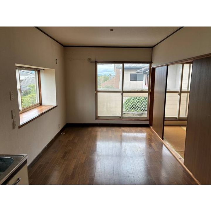 グランドリー薄場の居間