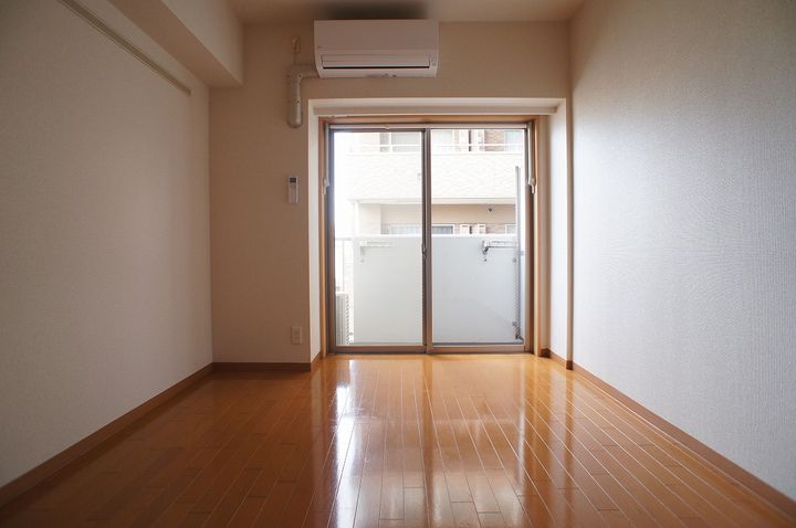 エスティメゾン神田の居間