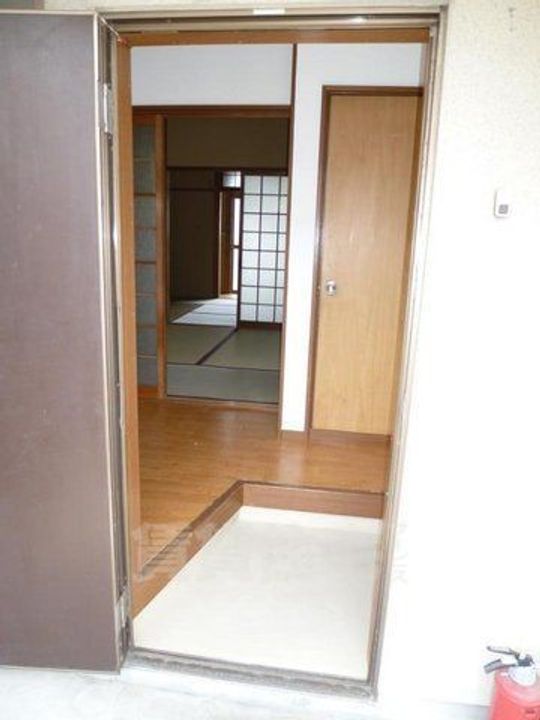 ラ・シノンの玄関