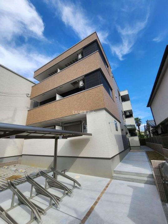 大阪府堺市西区上野芝町4(アパート)の賃貸物件の外観