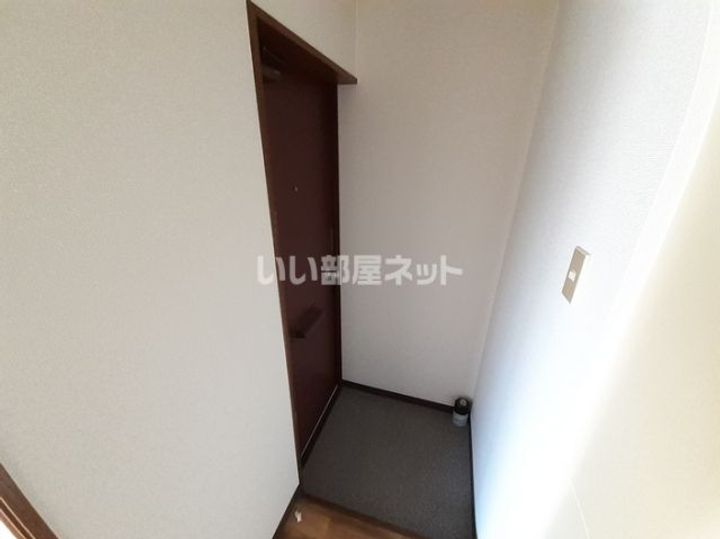 コヤマハイツ伊保の玄関