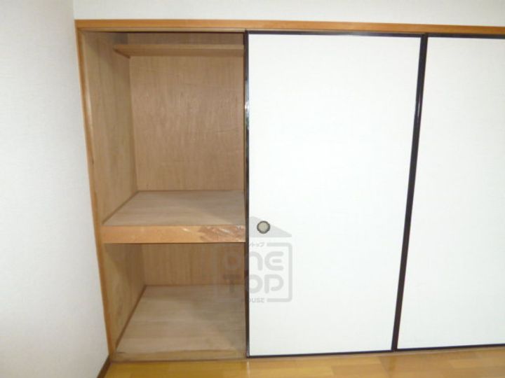 プラットホーム川端通りの内装