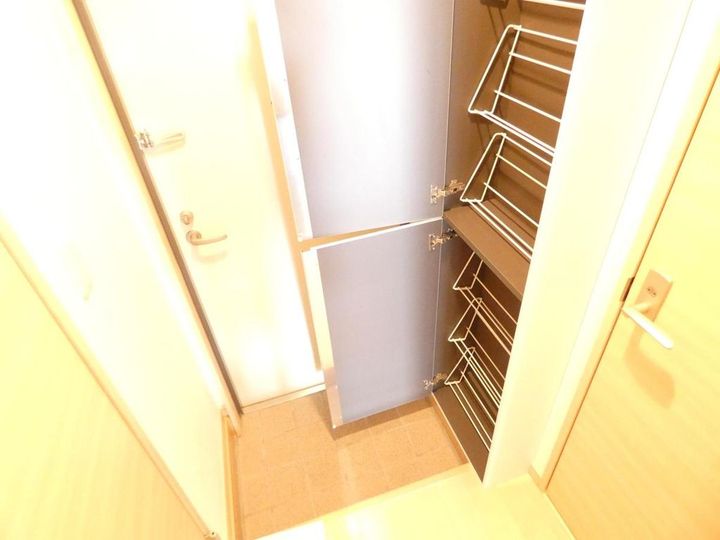 リトルズ幕張町の玄関