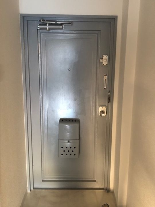 オスカー柳町の玄関
