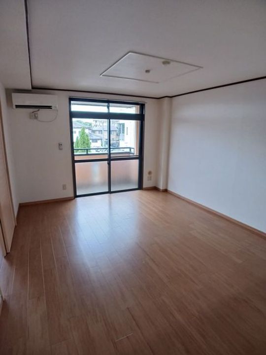 群馬県高崎市並榎町(マンション)の賃貸物件の居間