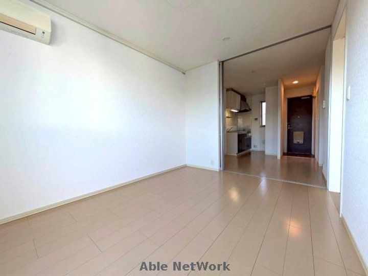 マドレカーサI・IIの居間