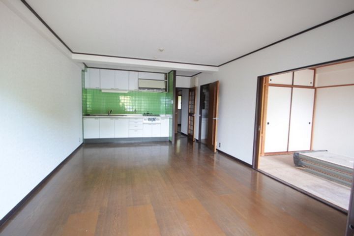 第3橘谷ビルの居間