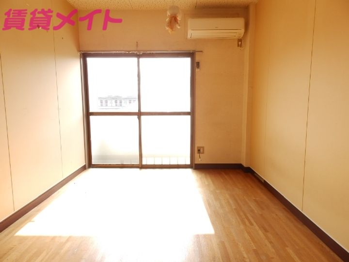 コーポ中川の居間