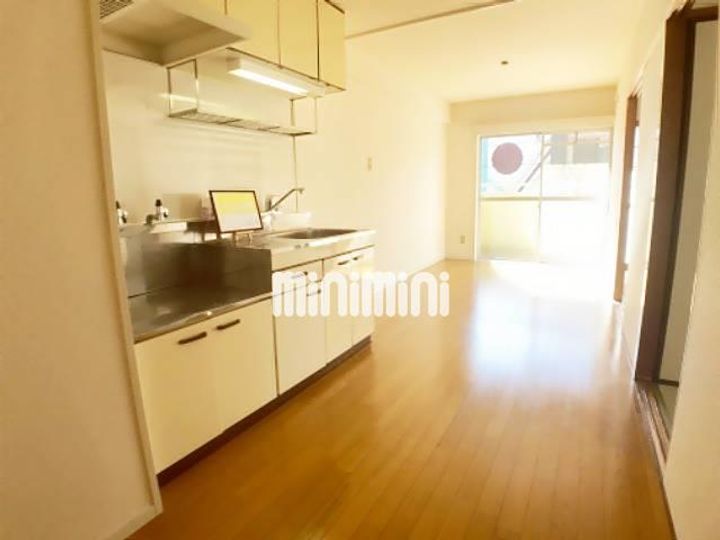 富佳ビルの居間