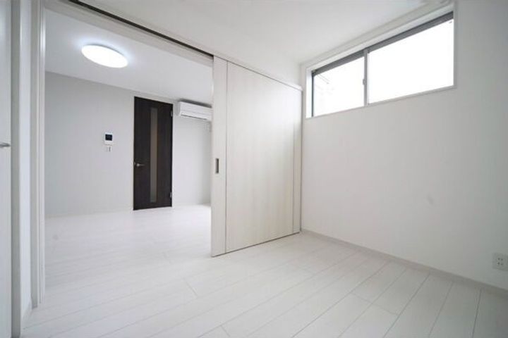 兵庫県尼崎市杭瀬本町1(アパート)の賃貸物件の居間