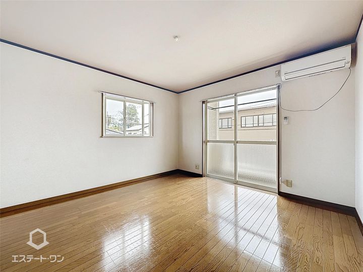 ヴィラ・ハクセキIIの居間