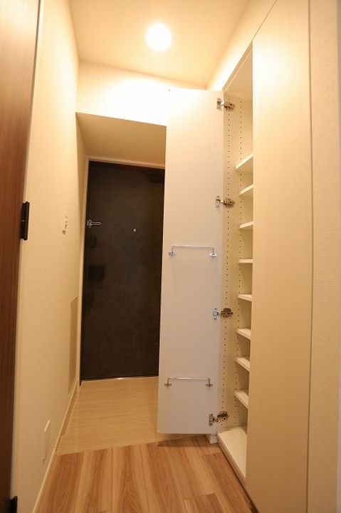 パークアクシス新宿百人町の玄関
