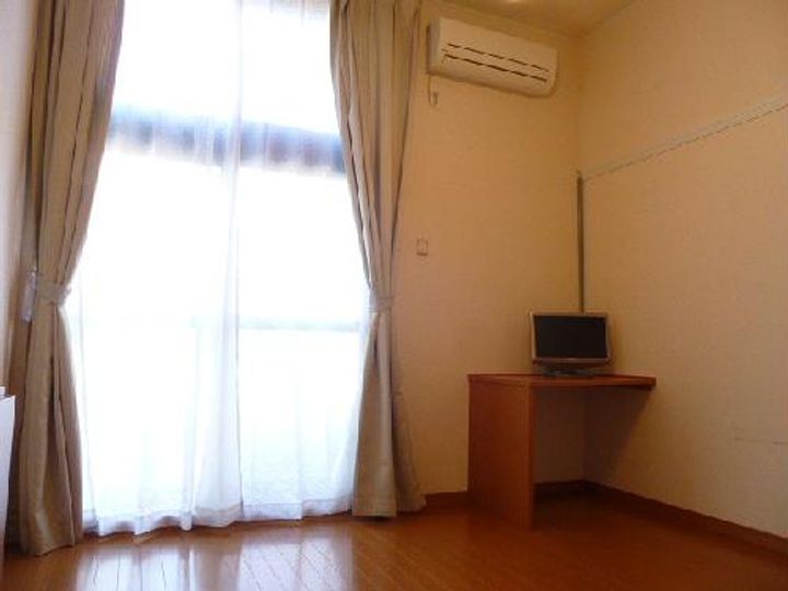 レオパレスMIEの居間