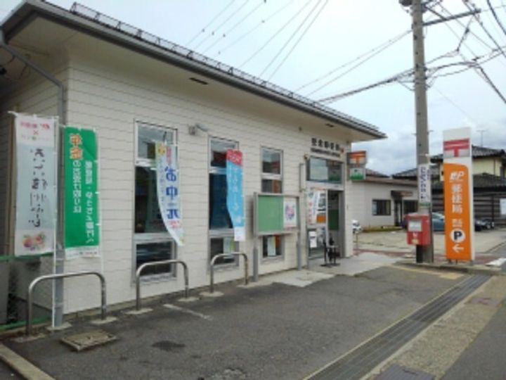 ミスズビルの周辺