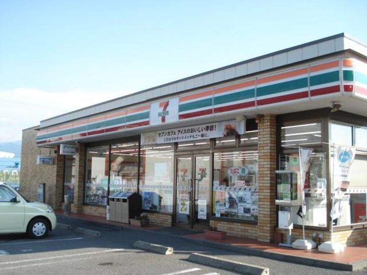 ミスズビルの周辺