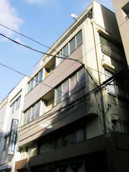 寿ビルの外観