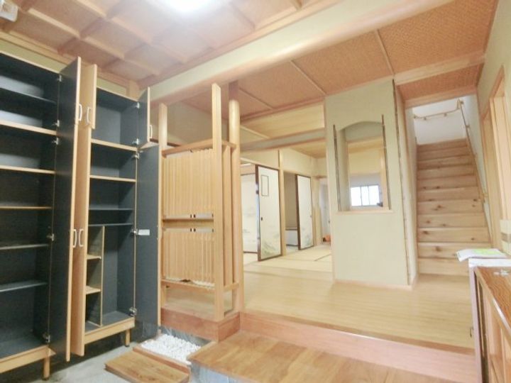 静岡県浜松市中央区大平台2(一戸建)の賃貸物件の玄関