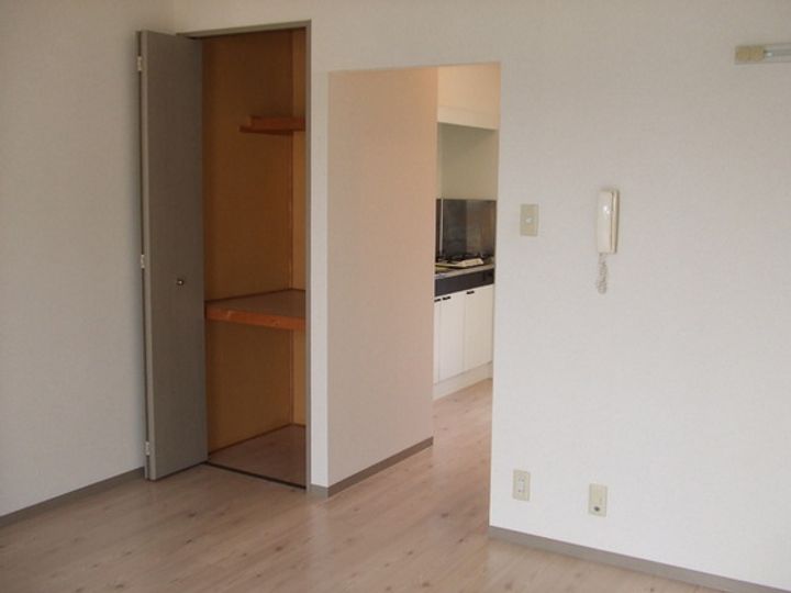 レジデンス高柳 A棟の居間